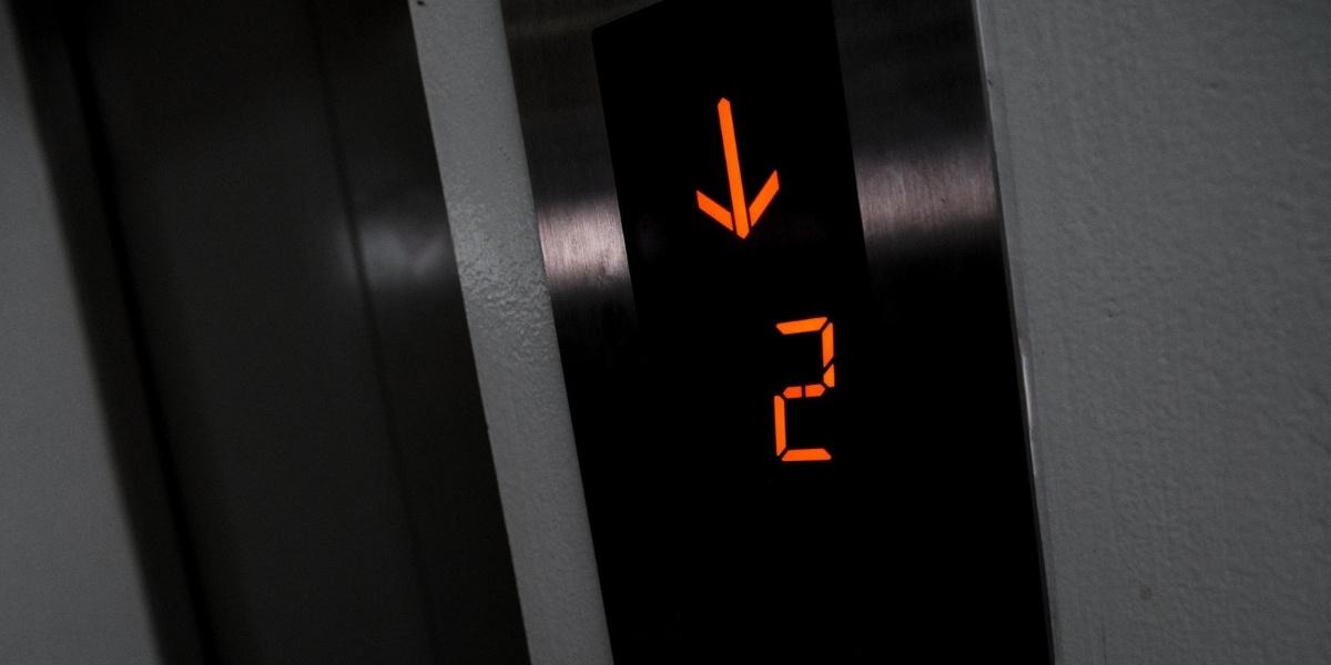 Top Advantages of Elevator Displays for Modern Buildings